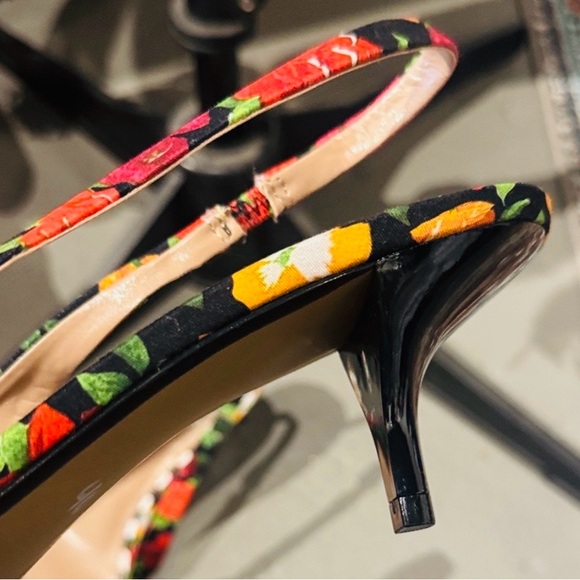 Betsey Johnson Floral Slingback Heels with Pearl Bow - Picture 5 of 6